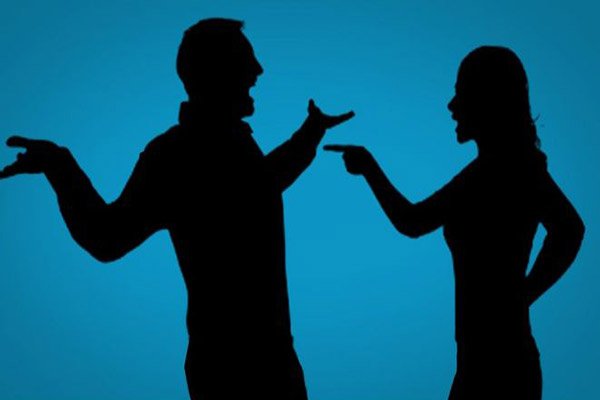 تدخلات الآخرين وتأثيرها على العلاقة