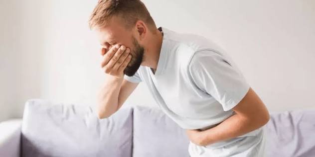 القيء بعد الرقية بين التحسن والسبب الهضمي