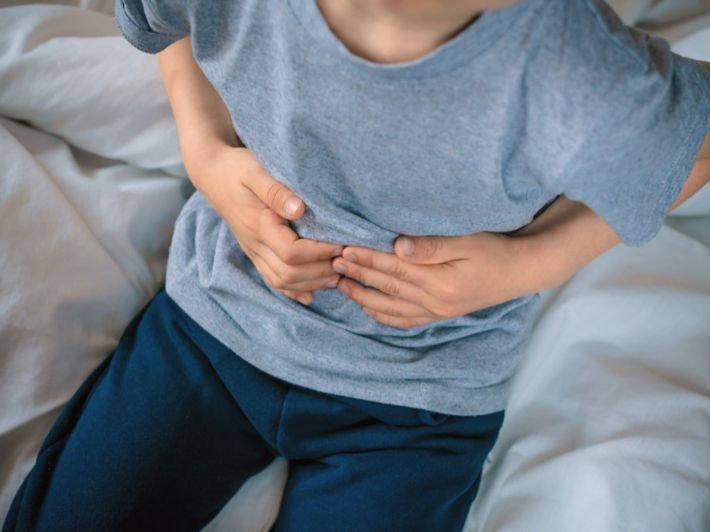 متى تكون الأعراض بسبب عدوى أو حساسية أو مشكلة هضمية